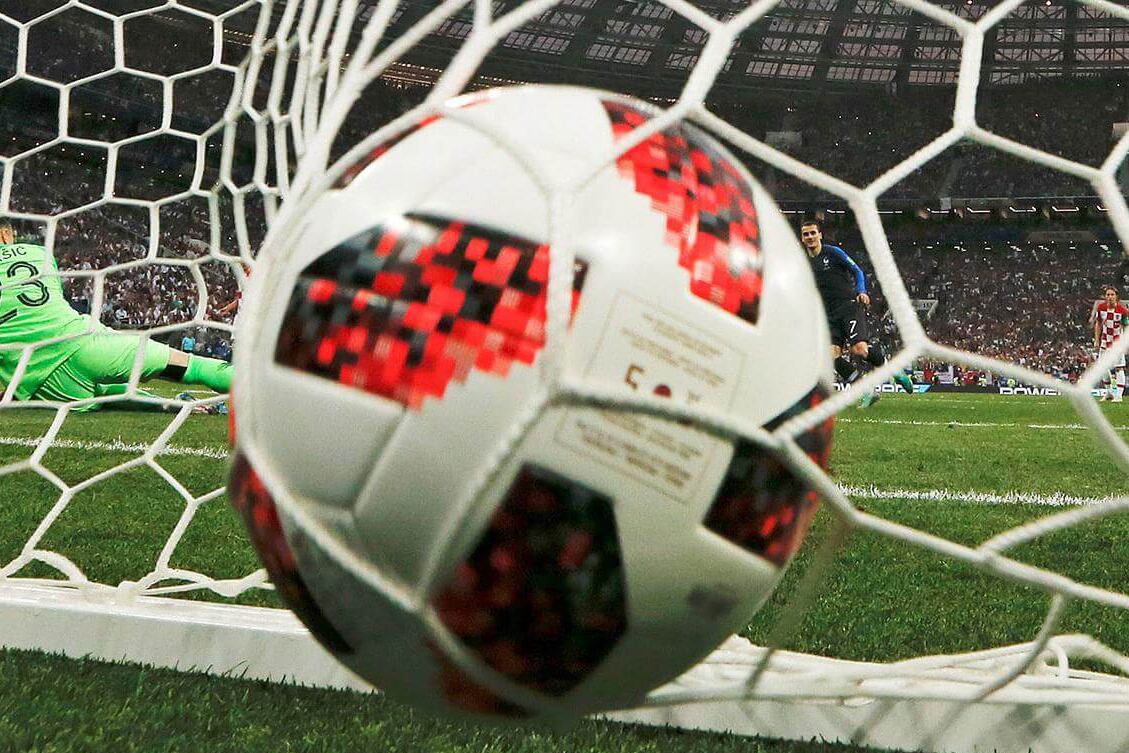 La pelota adentro.