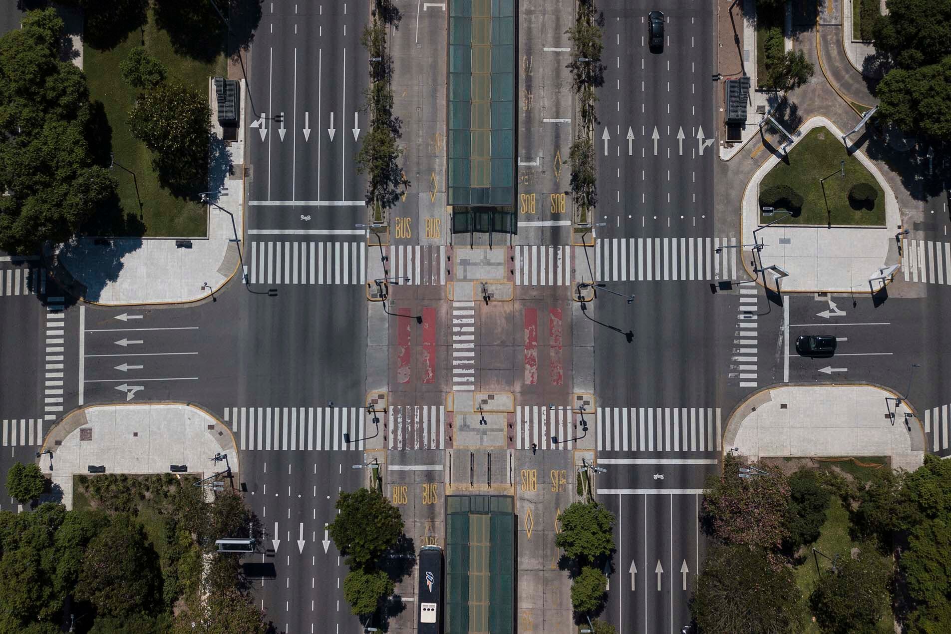 Desde un dron: la avenida 9 de Julio y Venezuela, a las 13.34 de este viernes.