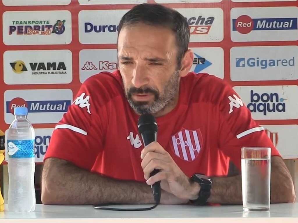 Juan Manuel Azconzábal, DT de Unión de Santa Fe.