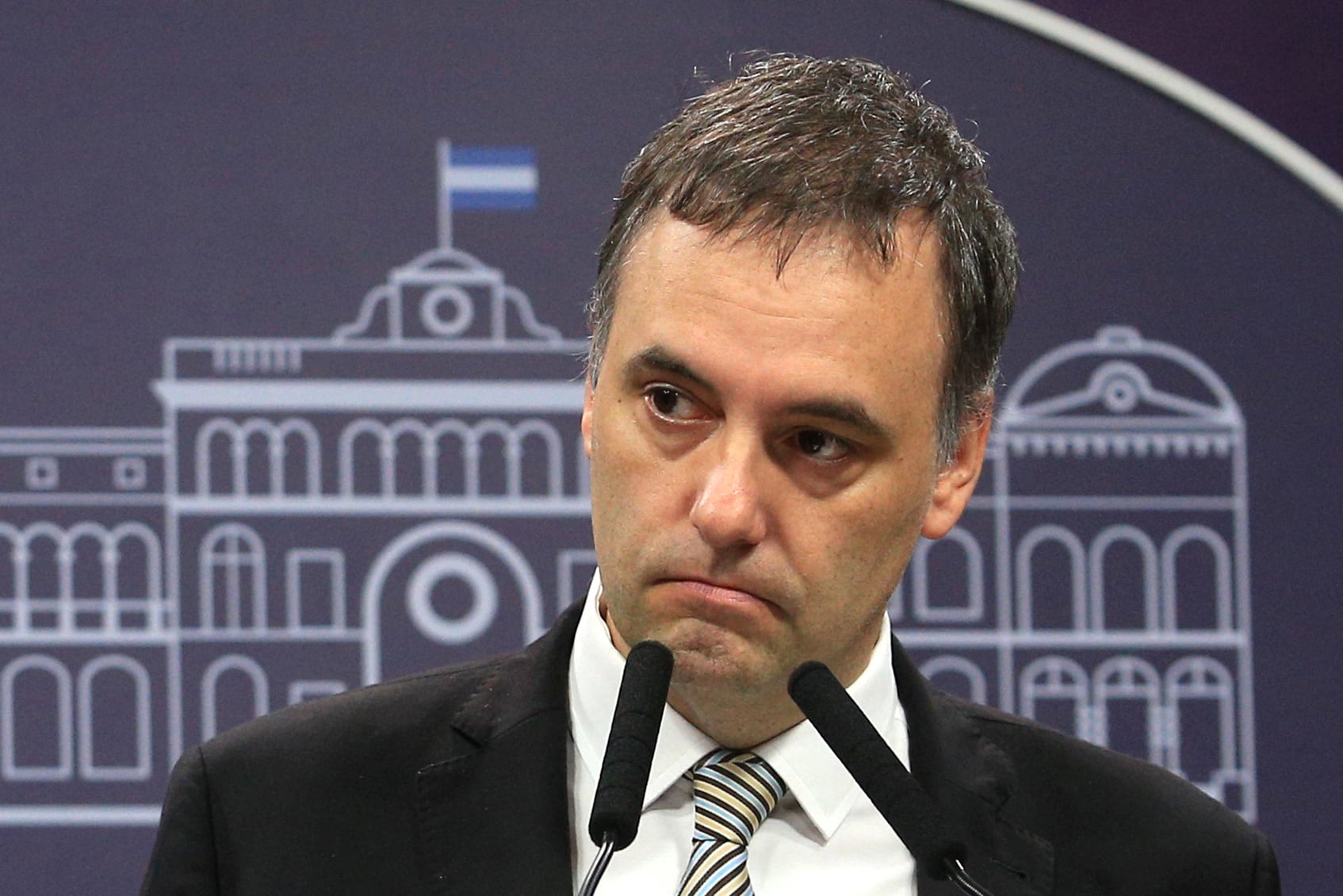 Adorni modifica a destiempo su declaración jurada, pero lo descubren –  Página|12