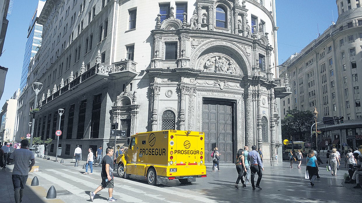 Los bancos podrán embargar tanto del salario como de la cuenta sueldo.