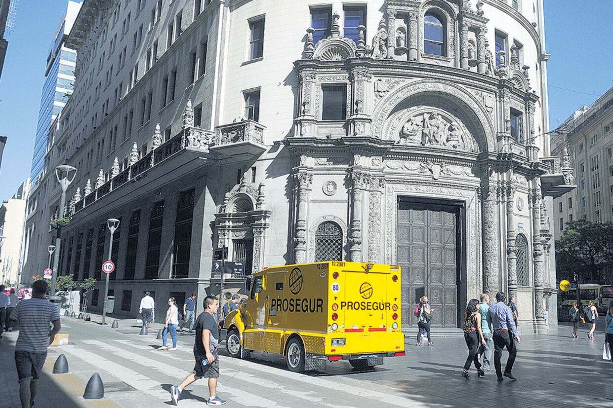 Los bancos podrán embargar tanto del salario como de la cuenta sueldo.