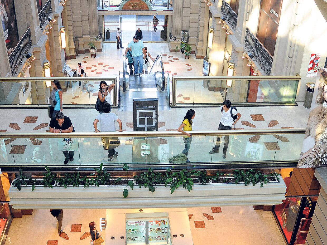 La facturación en los shoppings refleja una caída de las ventas en términos reales de más de 20 puntos. Una situación similar se da en los supermercados.