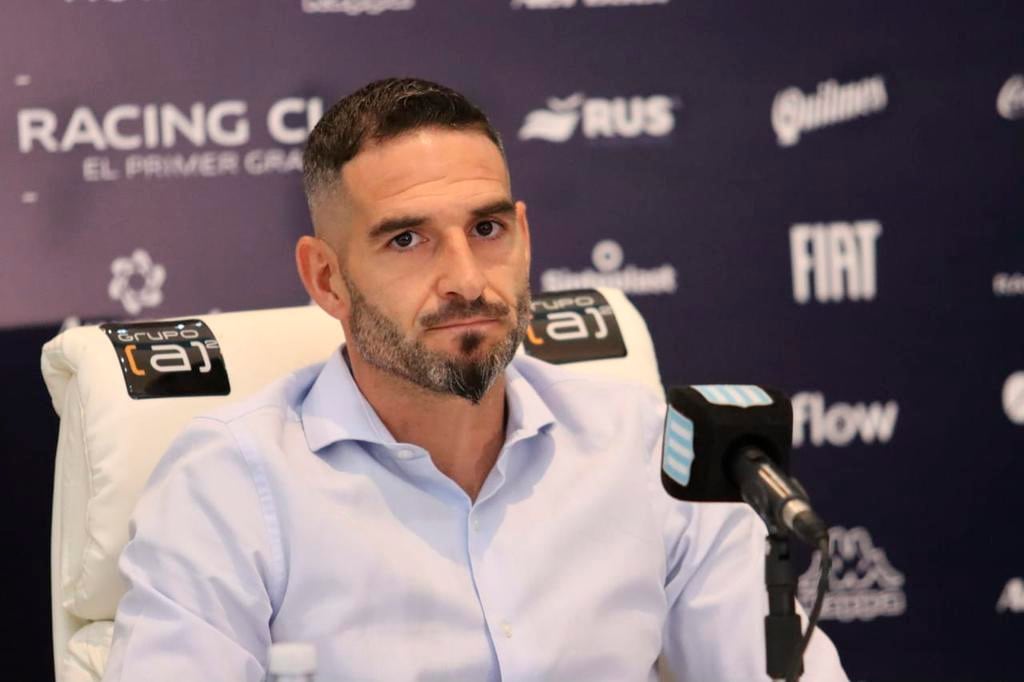 Lisandro convocó a una conferencia de prensa para anunciar su inesperada salida.