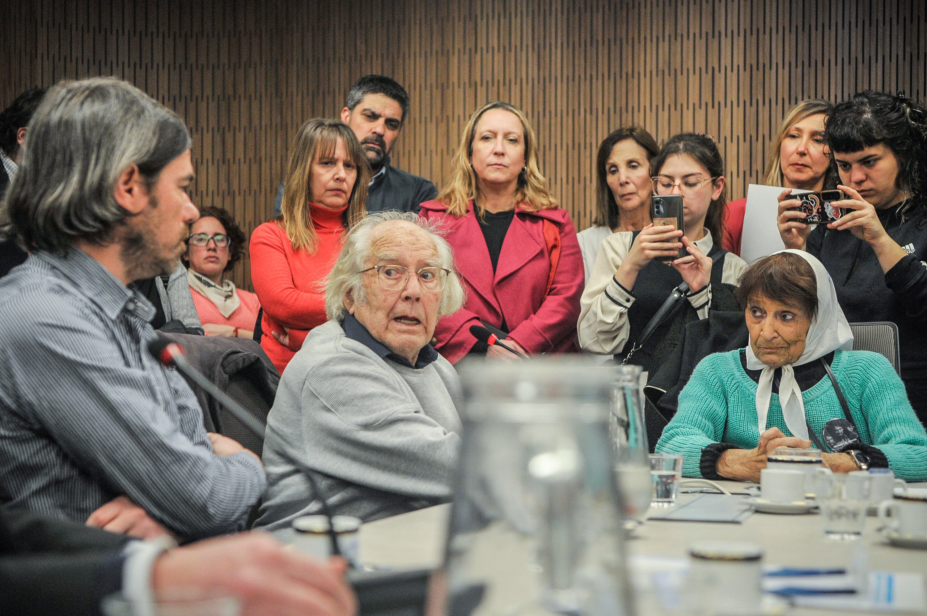 Los organismos de derechos humanos pidieron la expulsión de los libertarios.