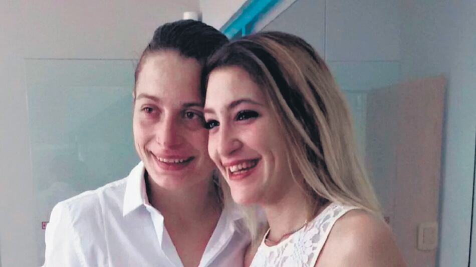 Las dos jóvenes, fotografiadas en mejor momento.