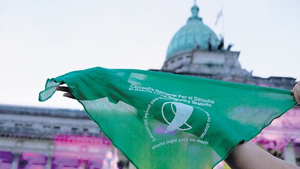 El movimiento de mujeres exige candidatas.