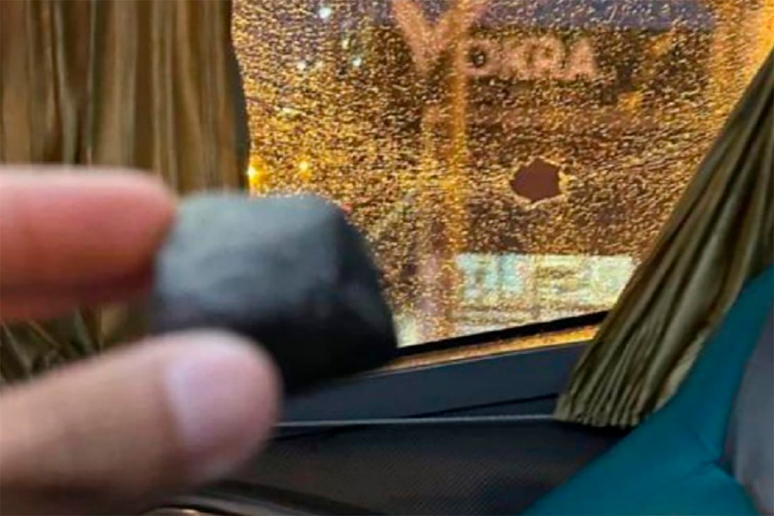 La piedra que recibió un jugador de Tigre.