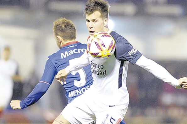 El encuentro fue muy electrizante durante todo el primer tiempo.