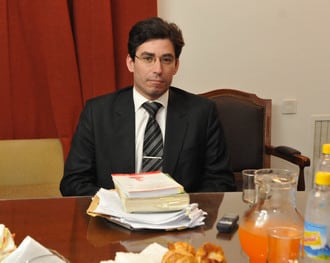 Lo que se discute no es el parentezco de Netri sino su idoneidad en los concursos.