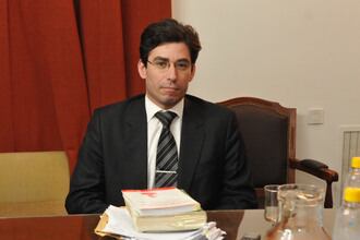 Lo que se discute no es el parentezco de Netri sino su idoneidad en los concursos.