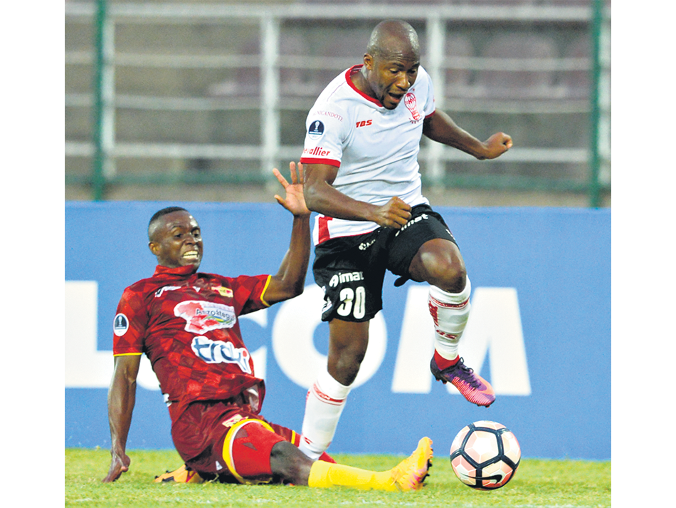 Mirabal no puede frenar a Angulo.