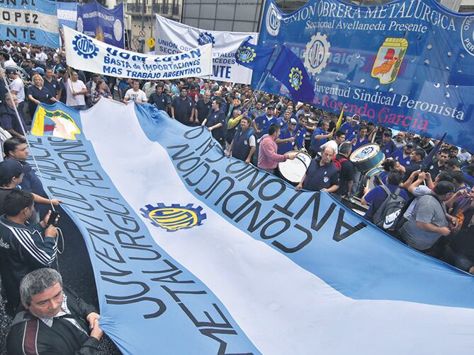 La UOM cortó el tránsito ayer frente a la sede del Ministerio de Trabajo.