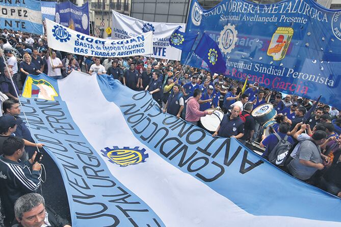 La UOM cortó el tránsito ayer frente a la sede del Ministerio de Trabajo.