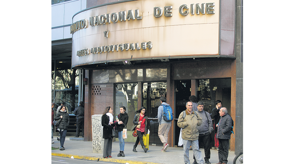 El Incaa amenaza también con atacar la vía digital documental.