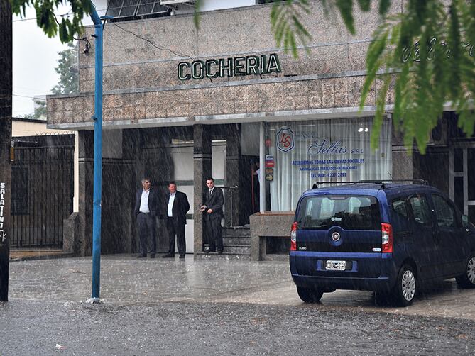 Ayer fueron trasladados los cuerpos de Denise y Sabrina al cementerio de Florencio Varela.