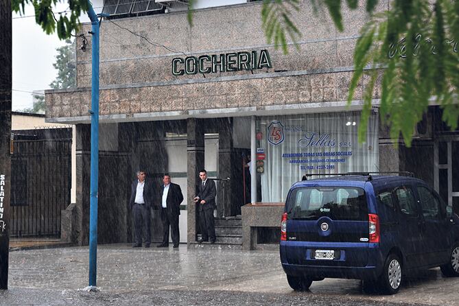 Ayer fueron trasladados los cuerpos de Denise y Sabrina al cementerio de Florencio Varela.