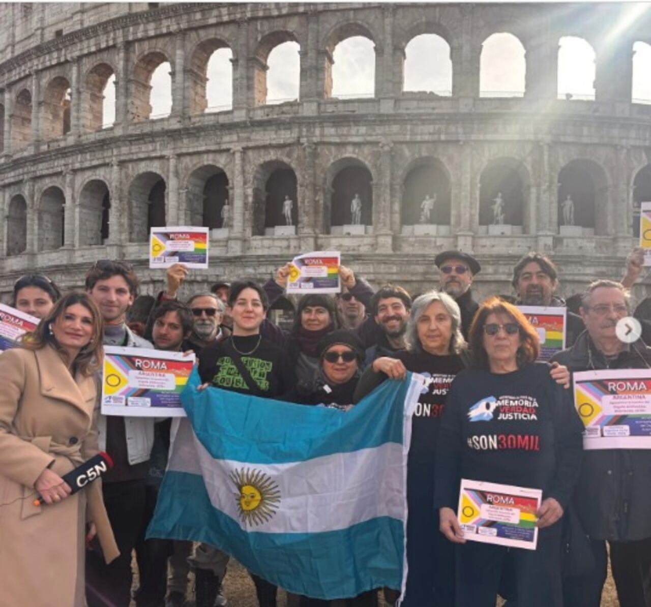 La convocatoria en Roma, junto al Coliseo