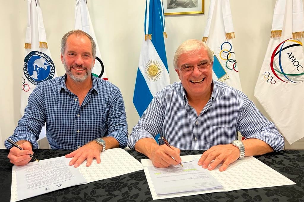 Agustín Melano, presidente de Le Coq Sportif (izquierda), y el presidente del COA Mario Moccia