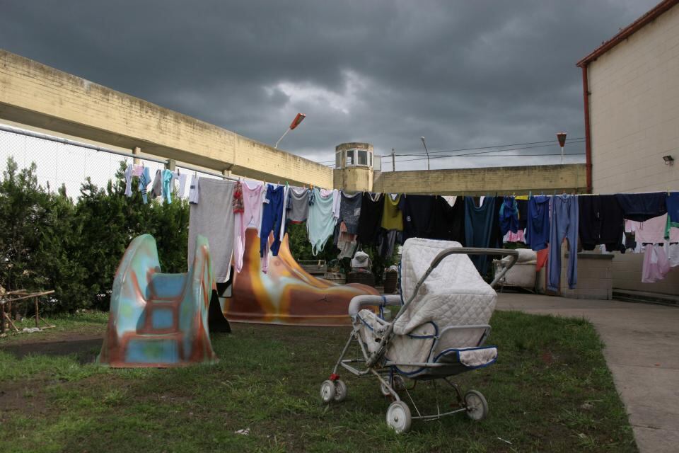 La Corte Suprema consideró "inaceptable"  que a las mujeres presas no les paguen la AUH.