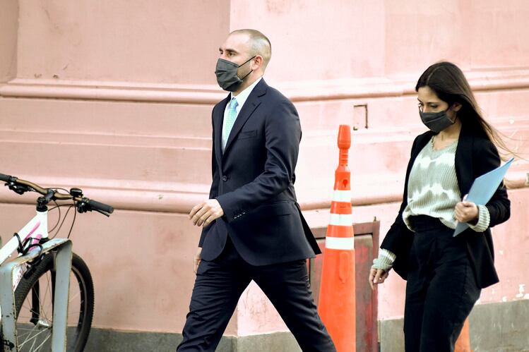 El ministro de Economía, al llegar el viernes a Casa de Gobierno.
