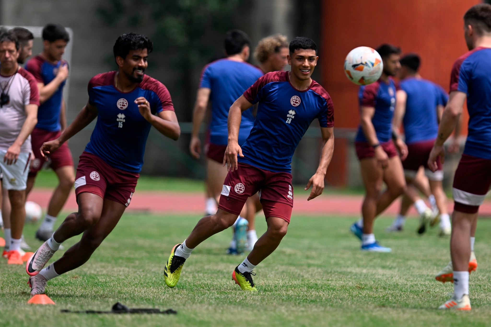 Lanús ya se instaló en tierra colombiana