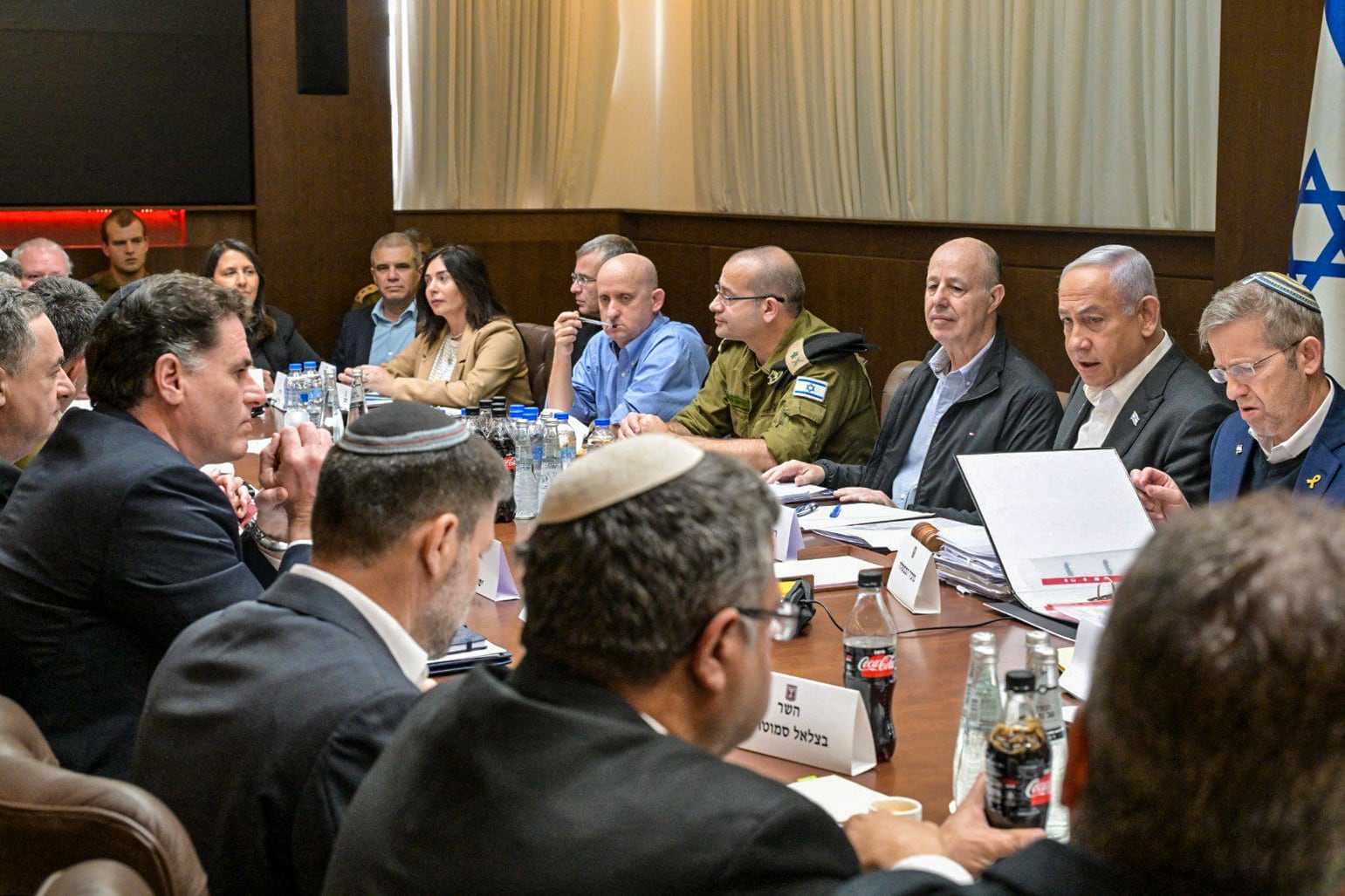 Netanyahu encabezó la reunión del gabinete de seguridad que aprobó la tregua