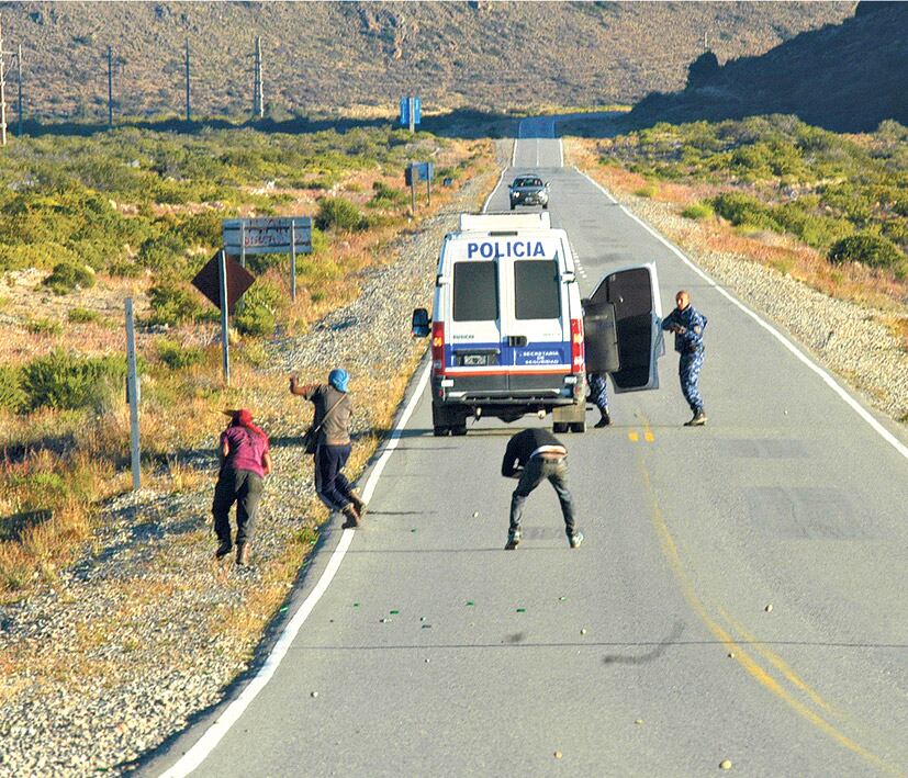 Los mapuches fueron reprimidos el martes por efectivos de la Gendarmería Nacional y ayer por la Infantería de la policía de Chubut.
