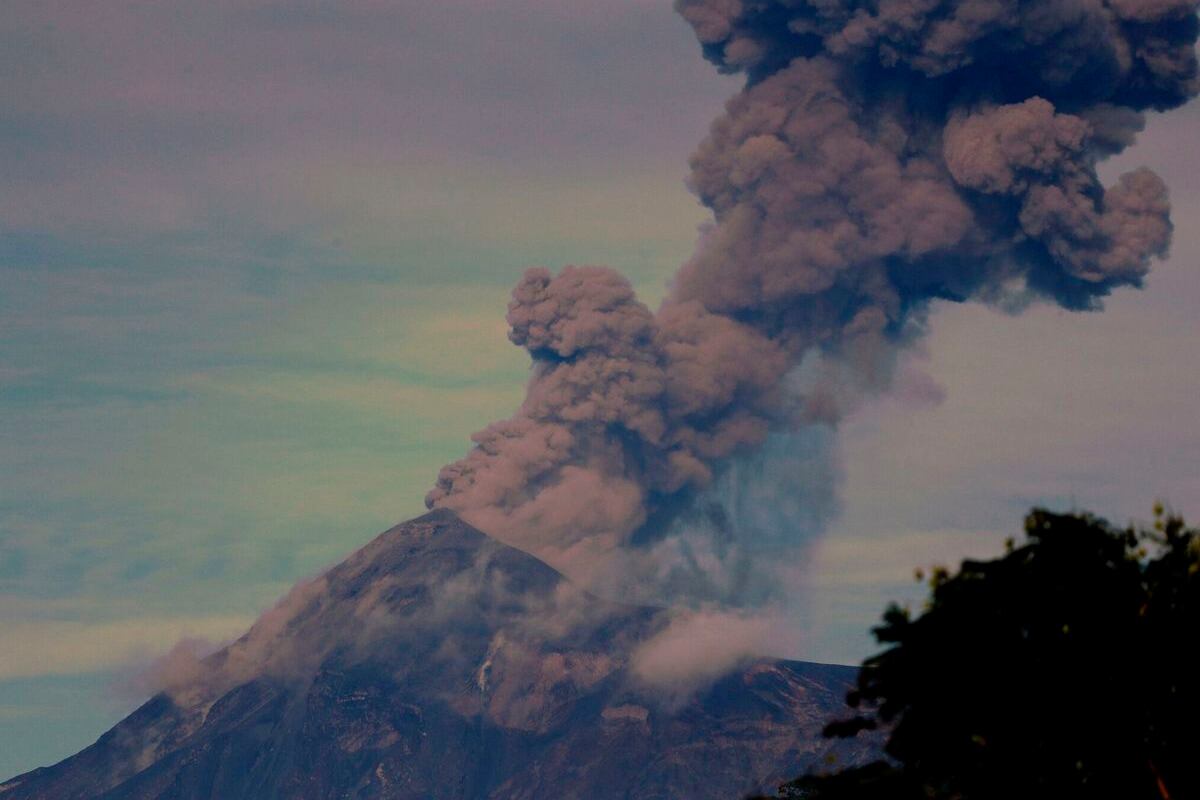 El Volcán de Fuego, en Guatemala, volvió a entrar en erupción.