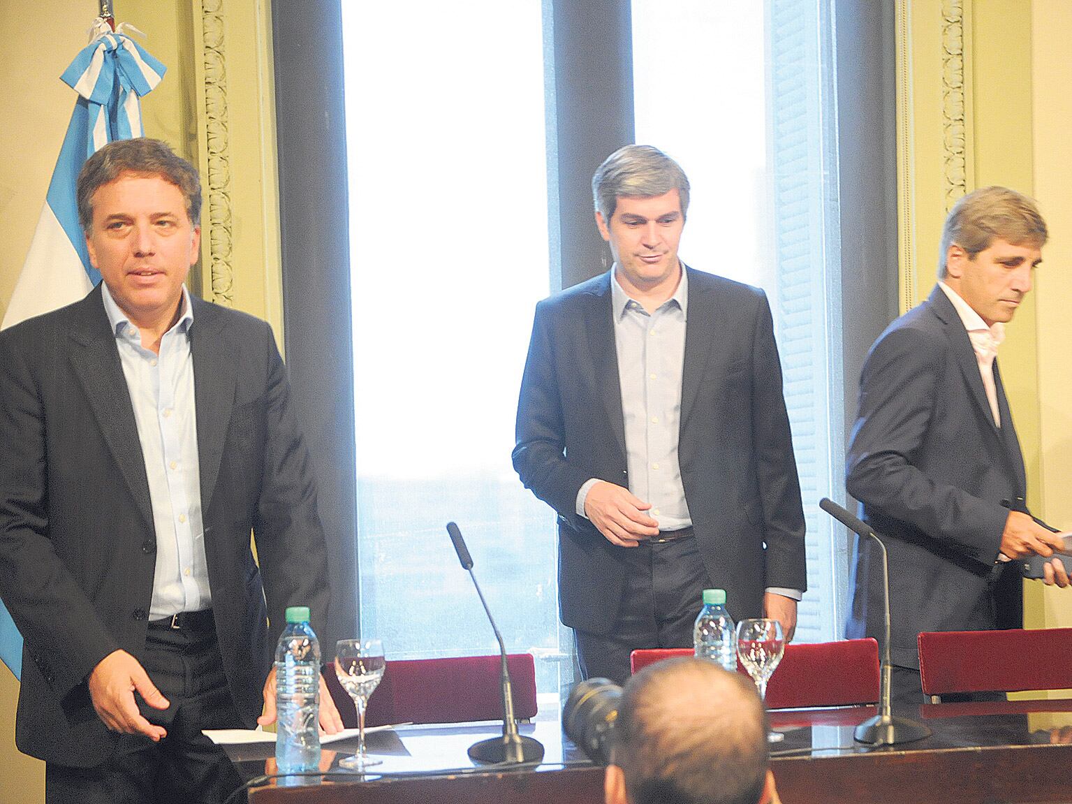 Dujovne, Peña y Caputo en una muestra de escasa coordinación.