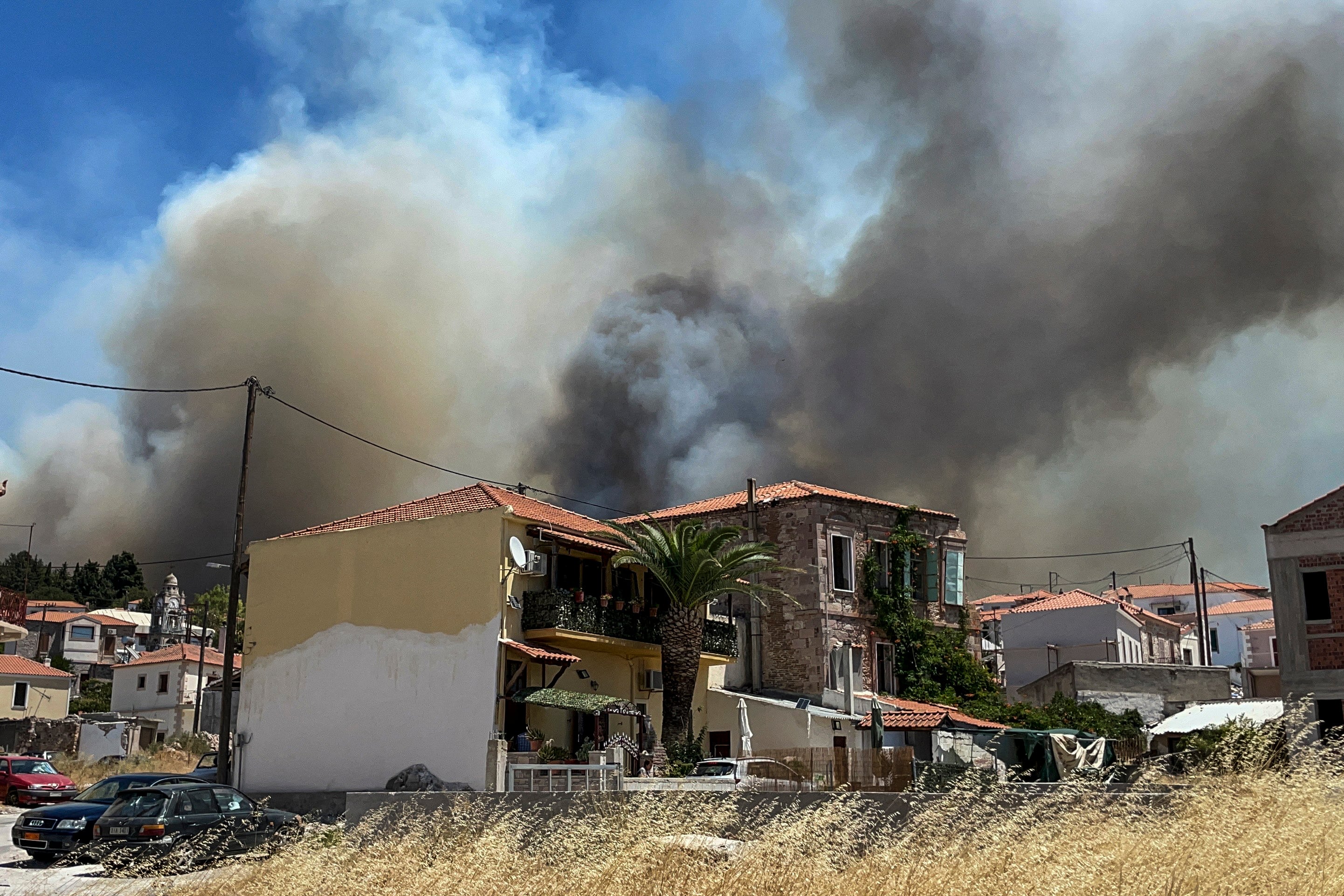 Incendio en Vrisa, isla de Lebos, en Grecia.