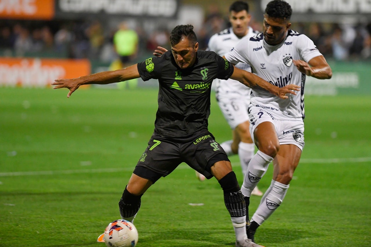 Ferro y Quilmes empataron 1-1 en la ida