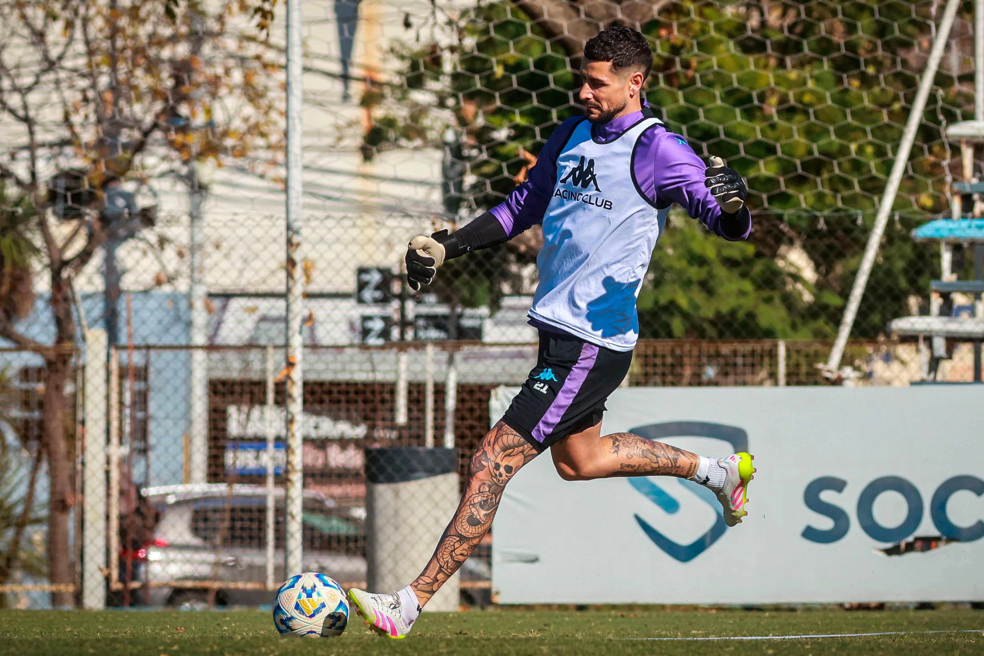 El arquero Arias trabajó con el plantel de la Academia