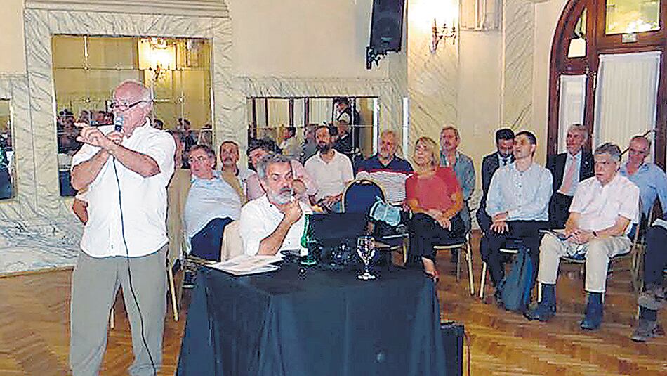 Dirigentes pymes le apuntaron a la Unión Industrial Argentina, complaciente con el Gobierno.