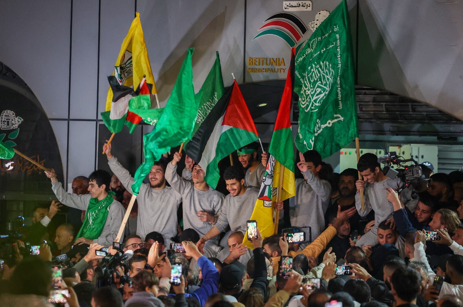 Prisioneros palestinos salen en libertad en Baytunia, Cisjordania.