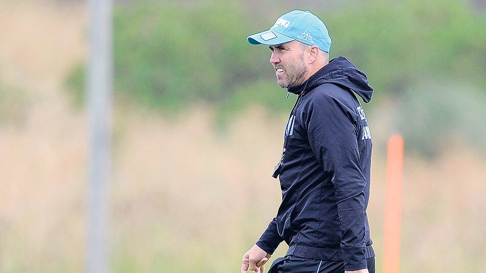 Coudet se vio obligado a reemplazar a figuras clave en Racing y el equipo sintió esas ausencias.