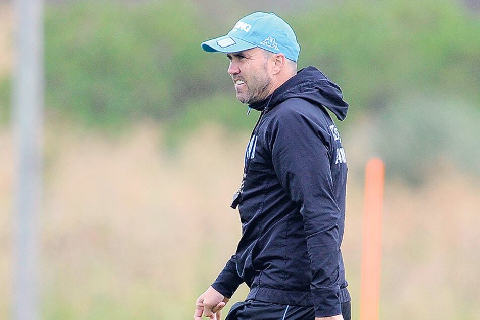 Coudet se vio obligado a reemplazar a figuras clave en Racing y el equipo sintió esas ausencias.