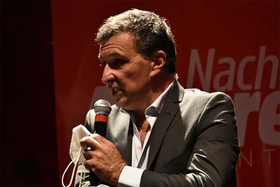 El presidente Astore incumplió con todas las promesas.