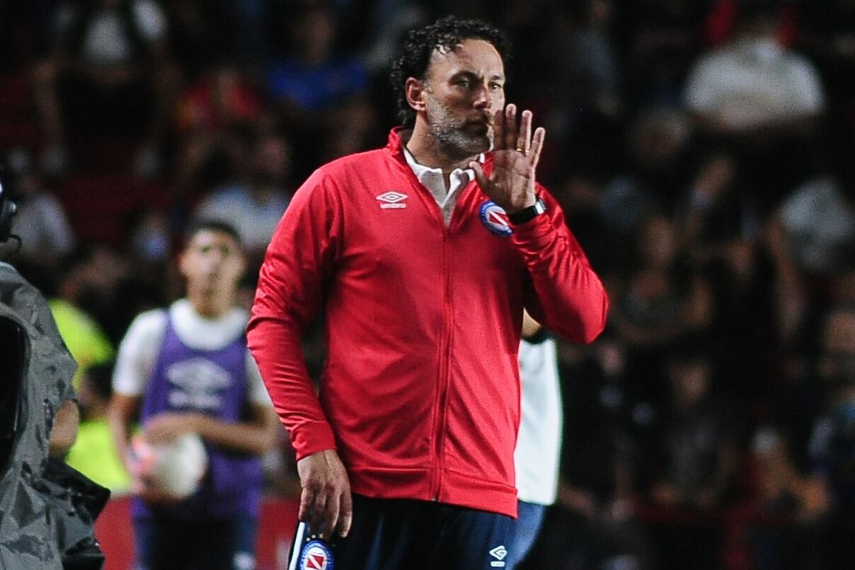 El DT Milito y otra victoria de Argentinos que lo acerca a los puestos de arriba