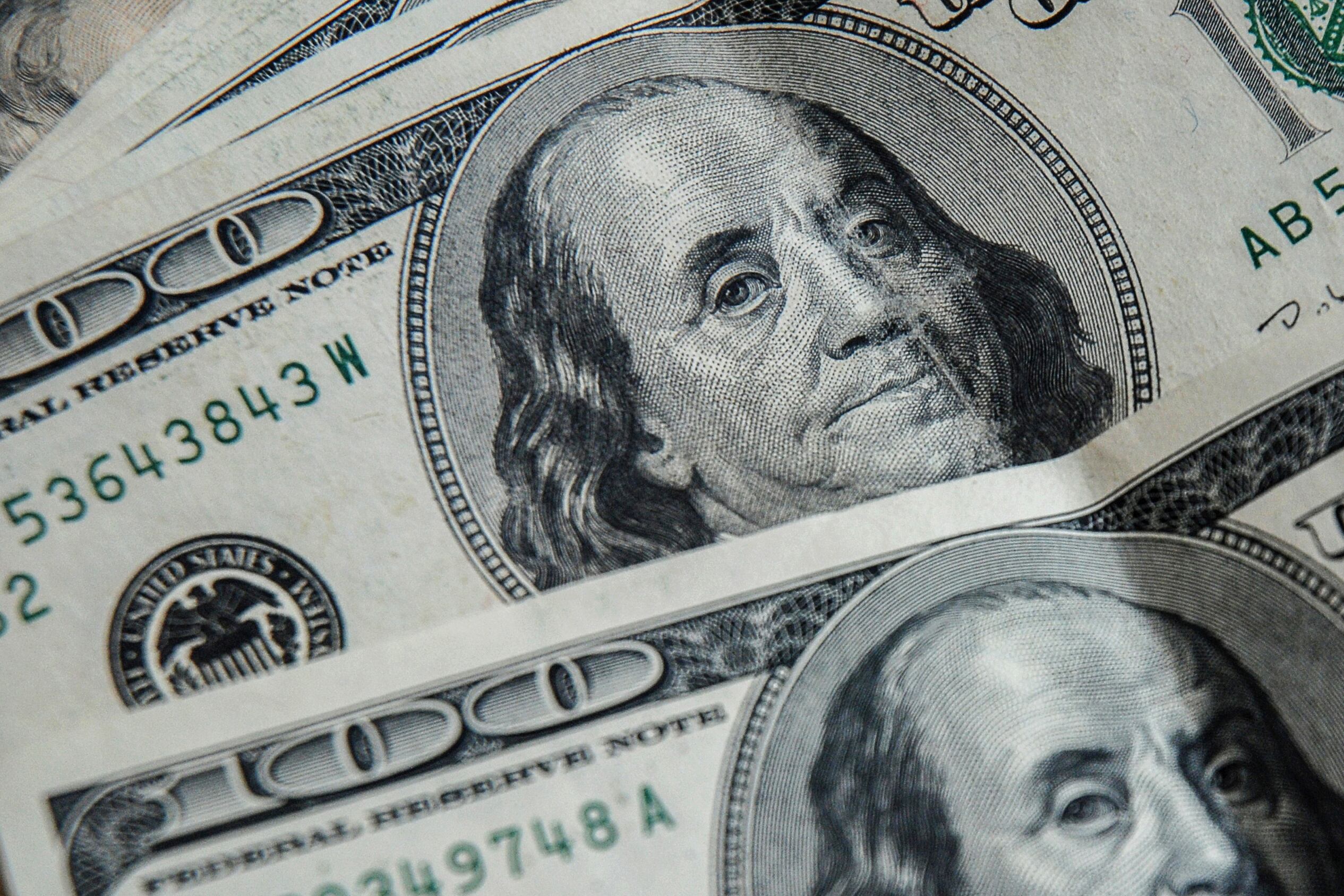 El riesgo país siguió bajando a niveles cercanos a los 1920 puntos.