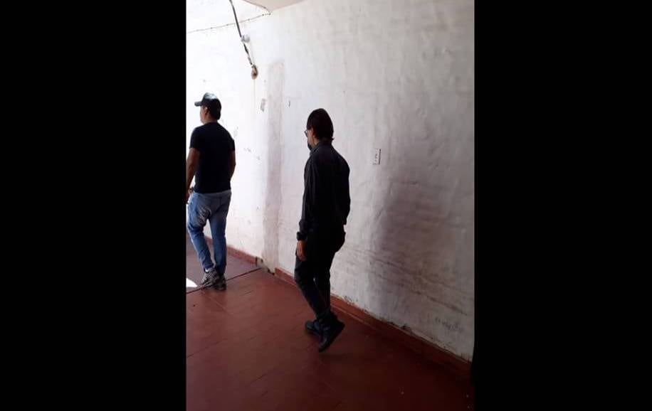 Varas saliendo de fiscalía tras la imputaciòn.