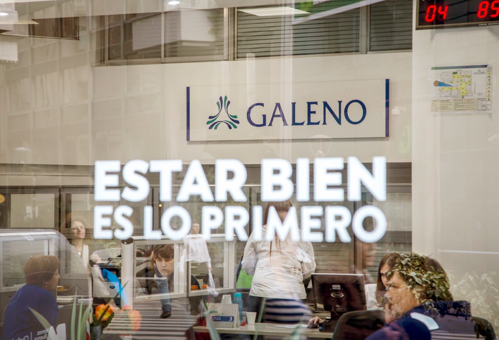 El DNU 70 que firmaron Milei y Caputo desmanteló todos los controles sobre las prepagas.