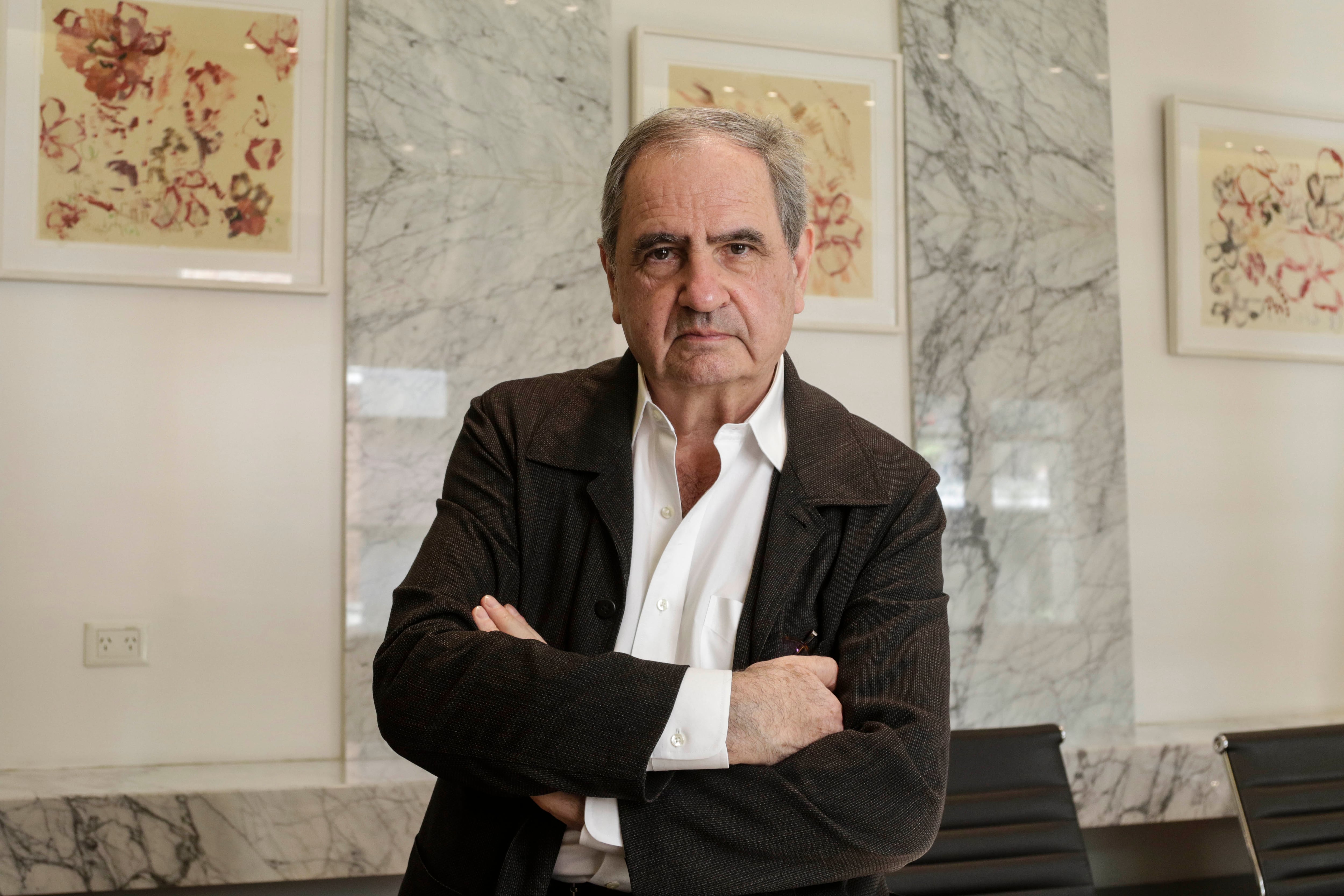 "Las sociedades pueden oscilar entre la rebelión y la desesperación", destaca Rosanvallon.