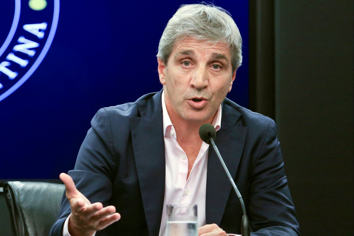 El ministro de Economía, Luis Caputo, afirmó que "el año que viene en algún momento se va a salir del cepo".