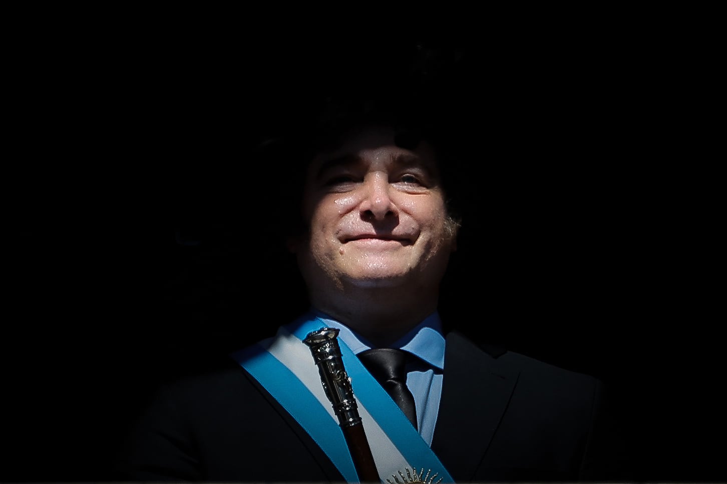 Javier Milei pelea para salir del cono de sombras que parece alcanzarlo.