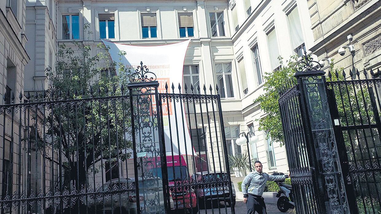 El edificio del PS en la rue Solferino simboliza la grandeza pasada y la decadencia actual.