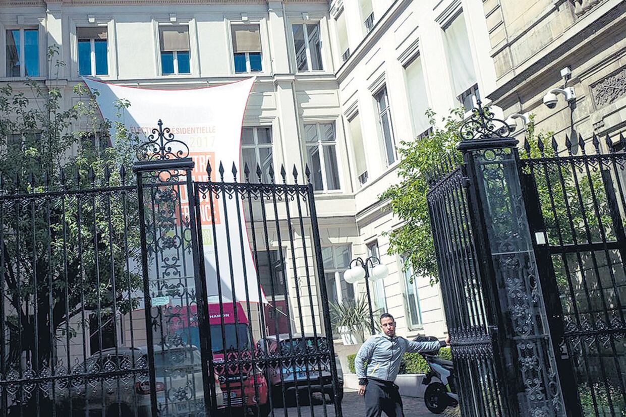 El edificio del PS en la rue Solferino simboliza la grandeza pasada y la decadencia actual.