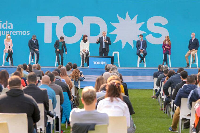 Alberto Fernández encabezó el acto en el estadio "Diego Armando Maradona".
