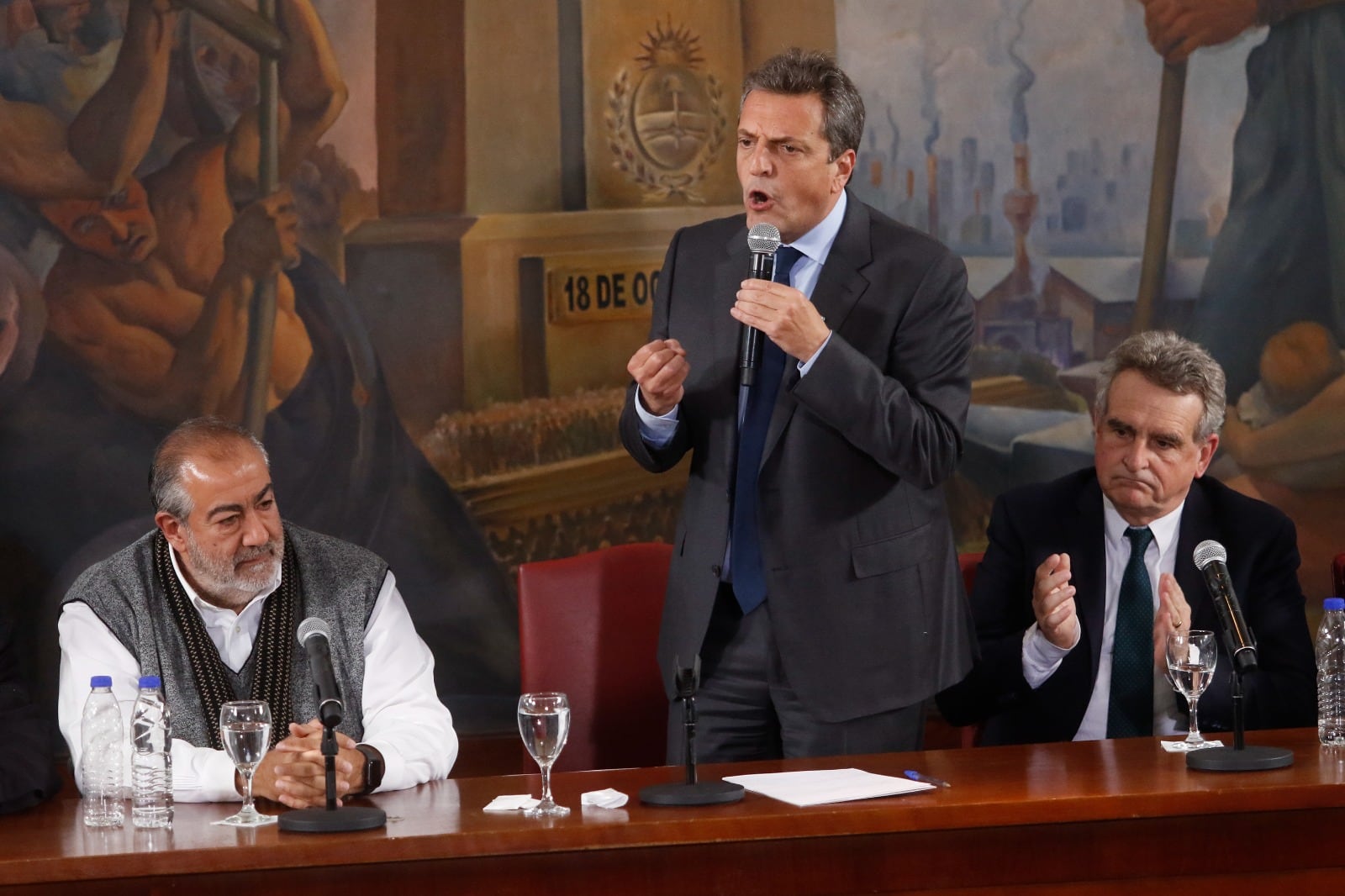 Sergio Massa habla en la CGT junto a Héctor Daer y Agustín Rossi.