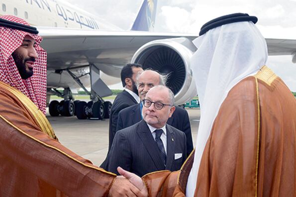 El príncipe Mohammed bin Salman fue recibido en el aeropuerto por el canciller Jorge Faurie.